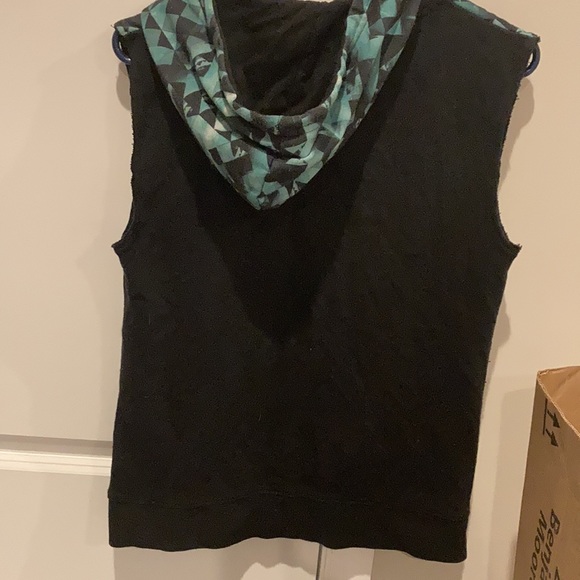 Carbon Brand Hooded Sleeveless Vest! - Picture 4 of 5